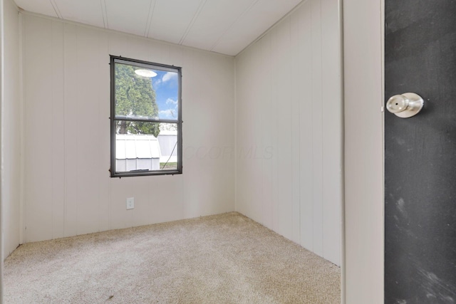 unfurnished room featuring carpet