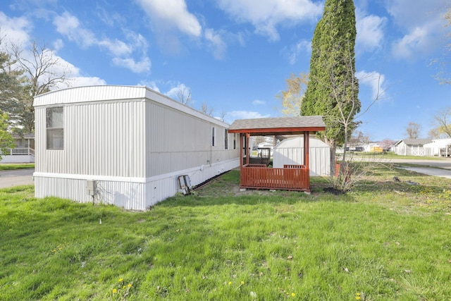exterior space featuring a lawn