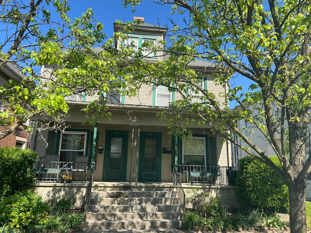 italianate-style house featuring a porch