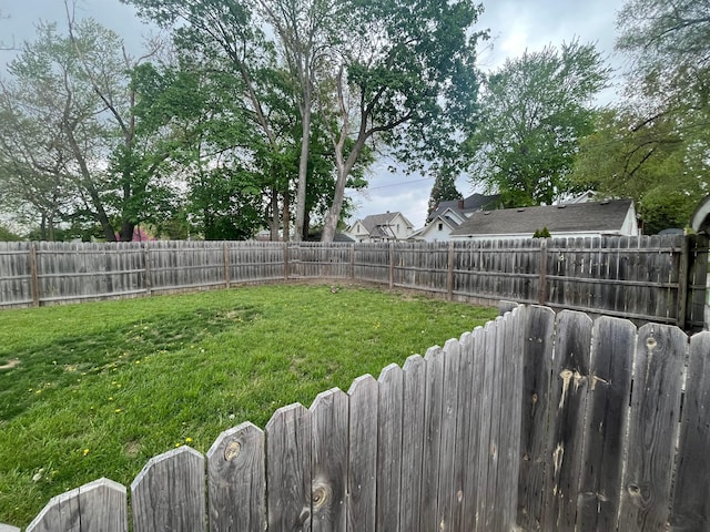 view of yard featuring a fenced backyard