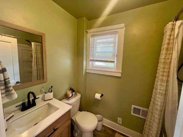 bathroom with vanity, toilet, baseboards, curtained shower, and visible vents
