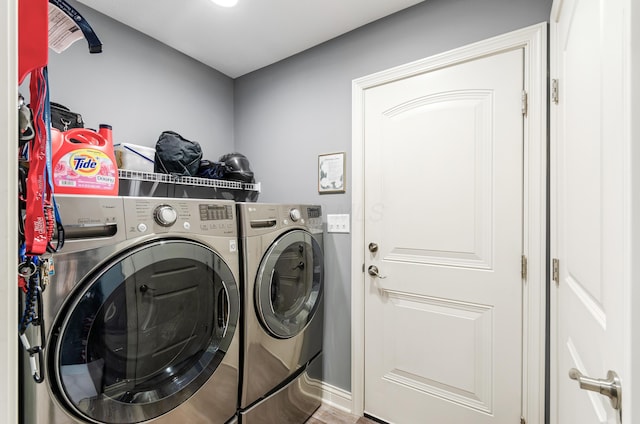 washroom with baseboards, laundry area, and independent washer and dryer