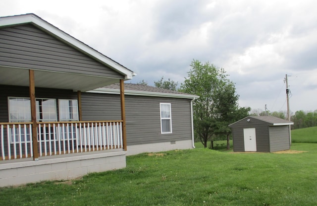 view of yard with an outdoor structure and a storage shed
