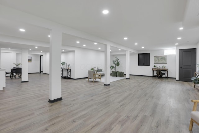 845 Mcnaughten Rd, Columbus, OH 43213 - exercise area with light wood-style floors, recessed lighting, and baseboards