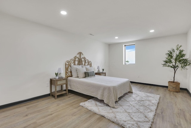 845 Mcnaughten Rd, Columbus, OH 43213 - bedroom featuring recessed lighting, baseboards, visible vents, and light wood finished floors
