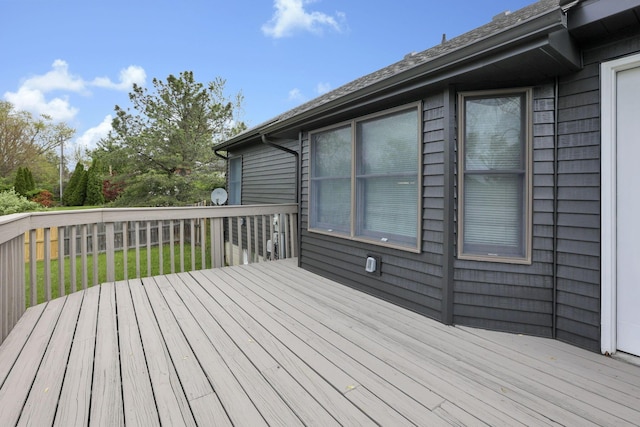 845 Mcnaughten Rd, Columbus, OH 43213 - view of wooden deck