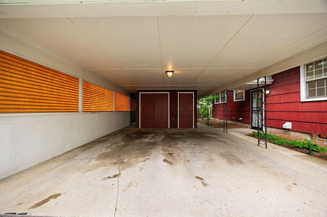 125 S Hamilton Rd, Columbus, OH 43230 - garage featuring a carport