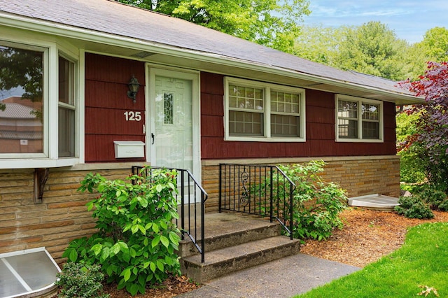 125 S Hamilton Rd, Columbus, OH 43230 - view of exterior entry with a shingled roof