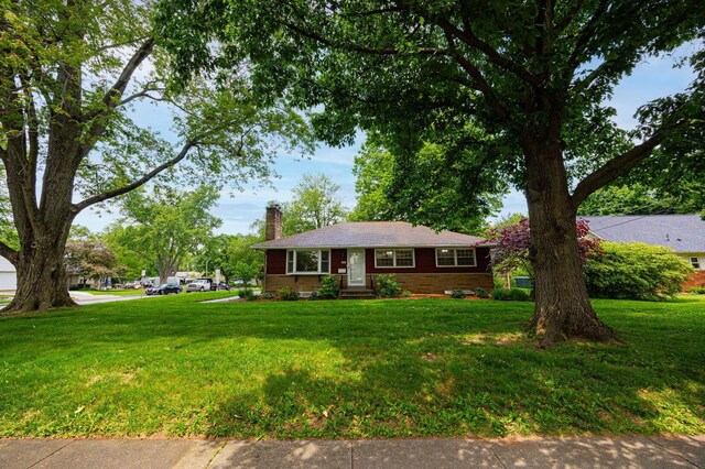 125 S Hamilton Rd, Columbus, OH 43230 - ranch-style house with a chimney and a front yard