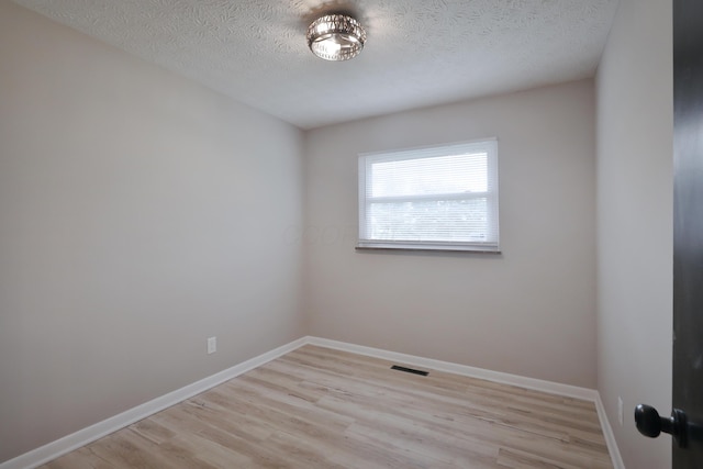 1235 Beechwood Rd, Columbus, OH 43227 - unfurnished room featuring light wood-style floors and a textured ceiling