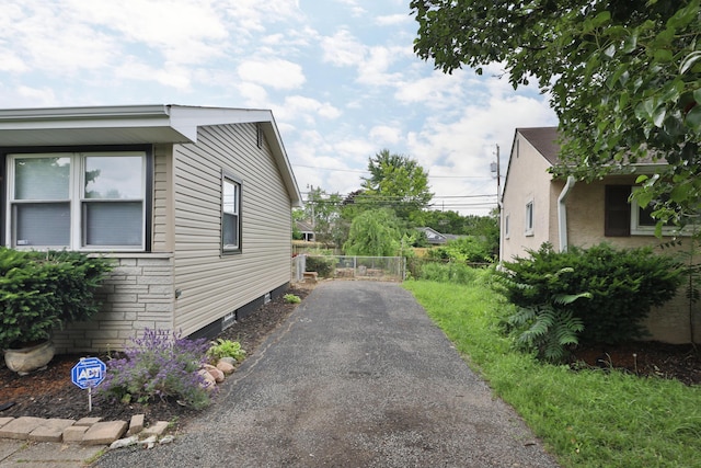 1235 Beechwood Rd, Columbus, OH 43227 - view of side of home featuring driveway
