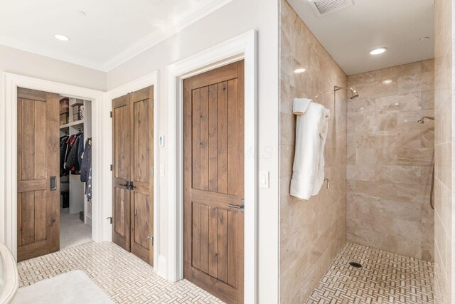 1 Miranova Pl Unit 2230, Columbus, OH 43215 - bathroom featuring a walk in closet, visible vents, crown molding, a tile shower, and recessed lighting
