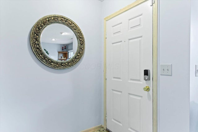 2744 Brittany Oaks Blvd, Hilliard, OH 43026 - foyer with baseboards