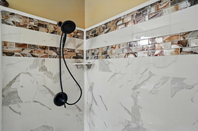 7622 Elgin Trail Dr, Blacklick, OH 43004 - room details with a tile shower