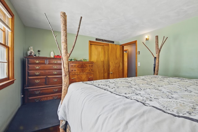 bedroom featuring a closet