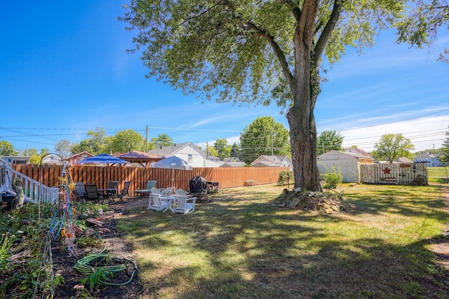 view of yard featuring a fenced backyard