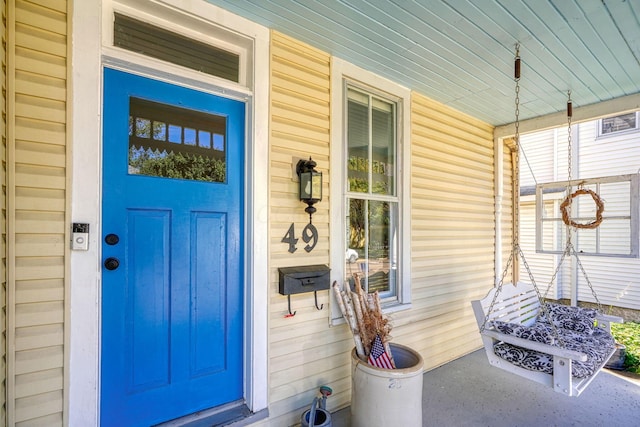 entrance to property featuring covered porch
