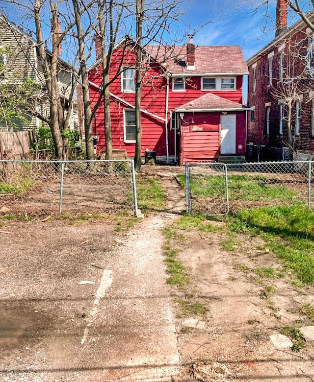 605 S 22nd St, Columbus, OH 43205 - view of front of house with a chimney and fence