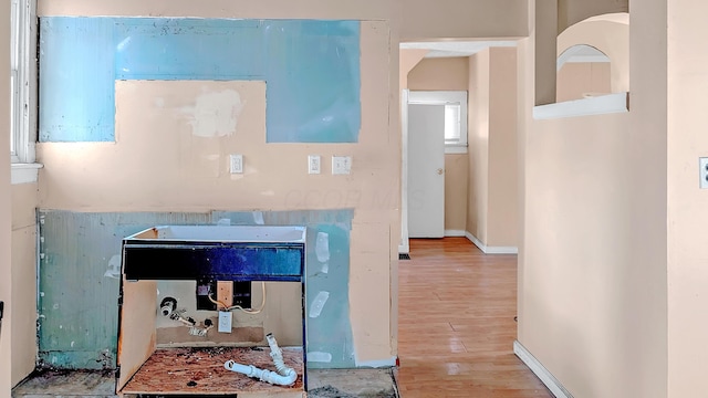 605 S 22nd St, Columbus, OH 43205 - hall featuring wood finished floors and baseboards