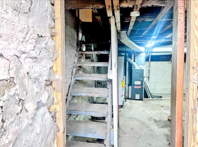 605 S 22nd St, Columbus, OH 43205 - stairway featuring gas water heater