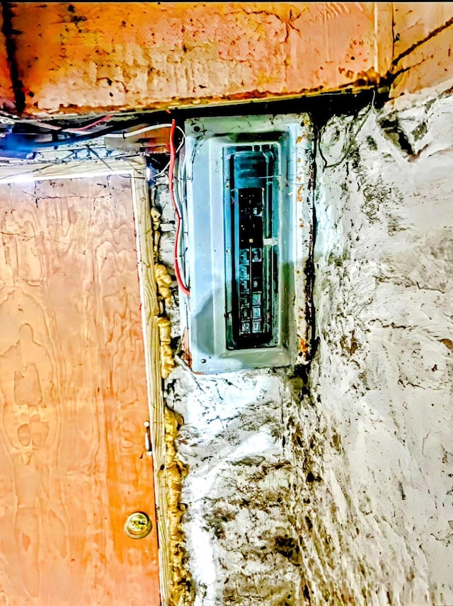 605 S 22nd St, Columbus, OH 43205 - utility room featuring electric panel