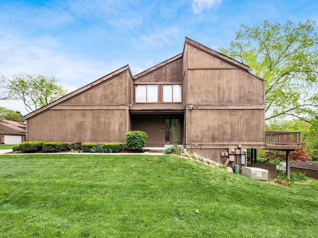 view of front of home with a front lawn