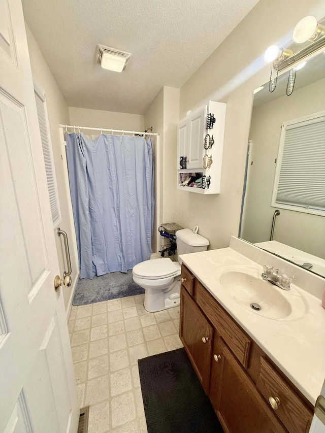 full bath featuring visible vents, vanity, toilet, a shower with shower curtain, and tile patterned floors