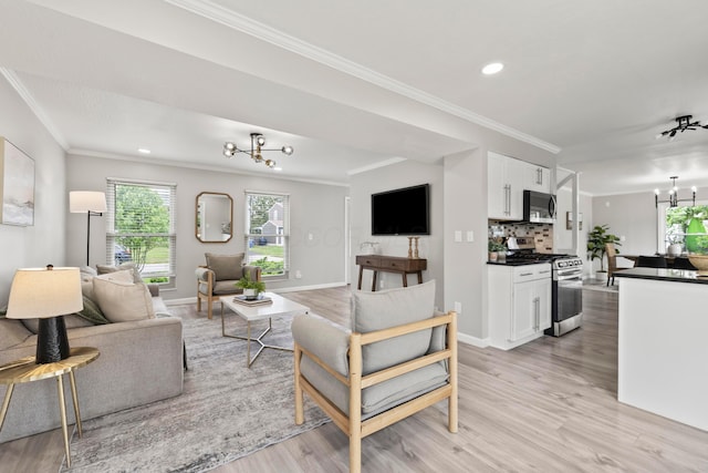 living room featuring crown molding, a notable chandelier, light wood-style flooring, recessed lighting, and baseboards