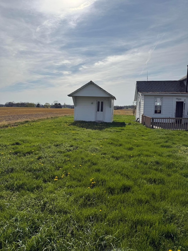 view of yard featuring an outbuilding and a rural view
