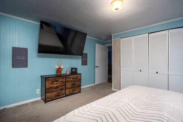 126 W S St, Hillsboro, OH 45133 - carpeted bedroom with a closet and crown molding