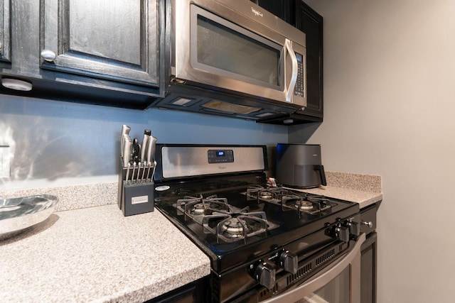 9137 Parkpoint Ln, Lewis Center, OH 43035 - kitchen featuring appliances with stainless steel finishes, light countertops, and dark cabinetry