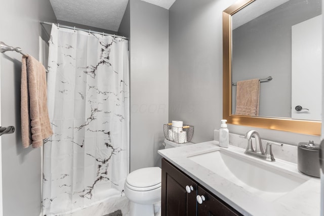 9137 Parkpoint Ln, Lewis Center, OH 43035 - bathroom featuring vanity, toilet, a textured ceiling, and a shower with curtain