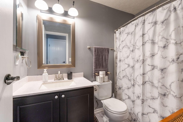 9137 Parkpoint Ln, Lewis Center, OH 43035 - full bathroom featuring vanity, toilet, and a shower with curtain
