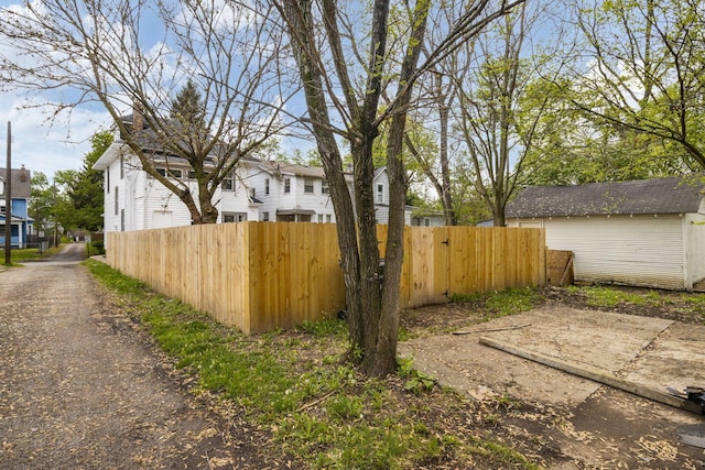 147 N Ogden Ave, Columbus, OH 43204 - view of property exterior with fence
