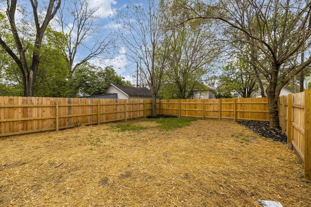 147 N Ogden Ave, Columbus, OH 43204 - view of yard featuring a fenced backyard