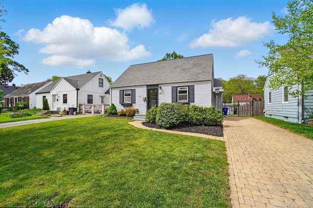 view of front of house with a front lawn and fence