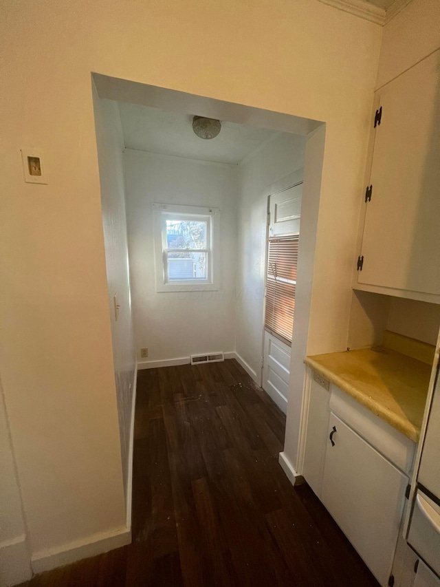 126 S Seffner Ave, Marion, OH 43302 - hallway with dark wood-style flooring and baseboards