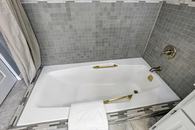 bathroom featuring shower / tub combo with curtain
