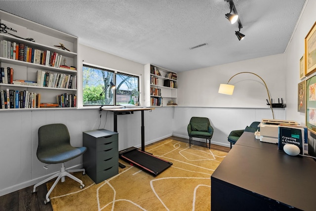 746 Ronson Ave, Columbus, OH 43230 - office space with a textured ceiling and rail lighting