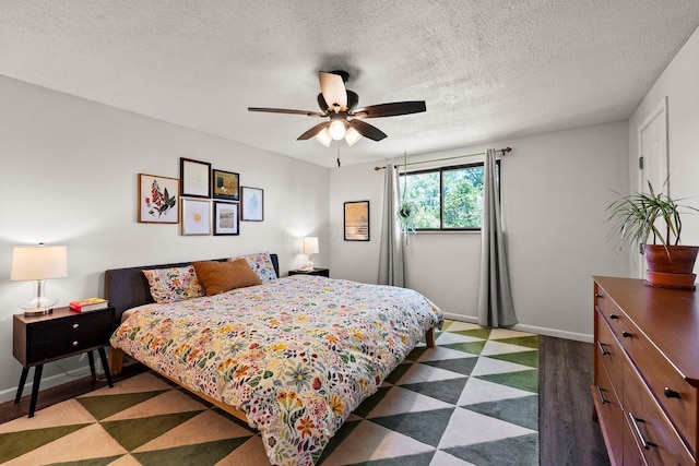 746 Ronson Ave, Columbus, OH 43230 - bedroom featuring baseboards, dark wood-type flooring, and ceiling fan