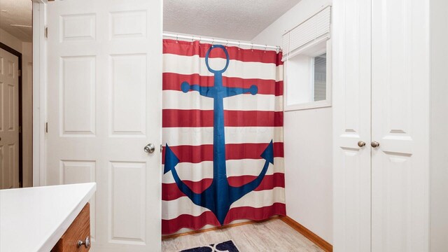 14672 Township Rd Unit 1062, Thornville, OH 43076 - full bath with a textured ceiling, wood finished floors, vanity, and a shower with shower curtain