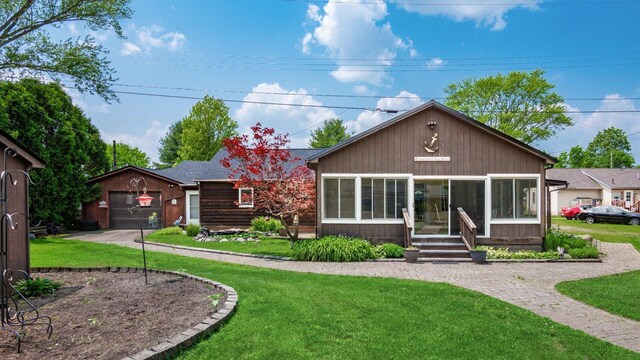14672 Township Rd Unit 1062, Thornville, OH 43076 - view of front of property with a front lawn, a sunroom, and a garage