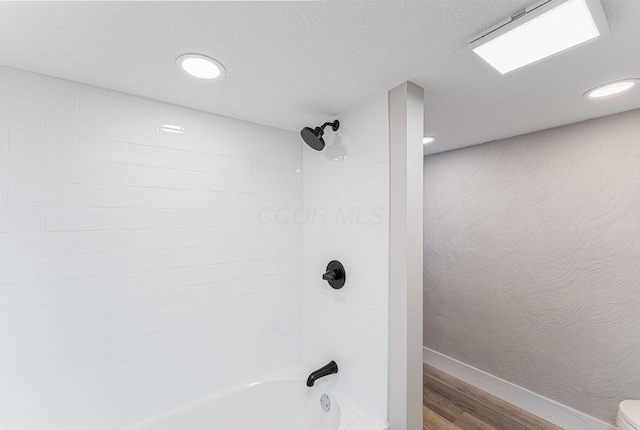 146 E Woodrow Ave, Columbus, OH 43207 - bathroom featuring wood finished floors, shower / tub combination, baseboards, a textured ceiling, and recessed lighting