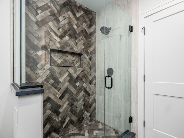 2355 Farleigh Rd, Columbus, OH 43221 - bathroom featuring a stall shower