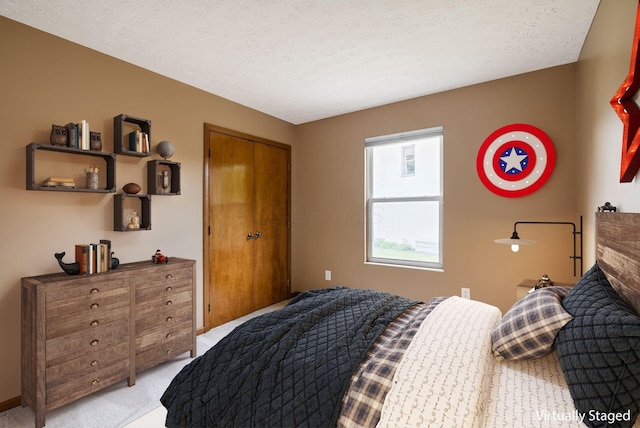 4977 Softwood Ct, Westerville, OH 43081 - bedroom featuring a textured ceiling and light carpet