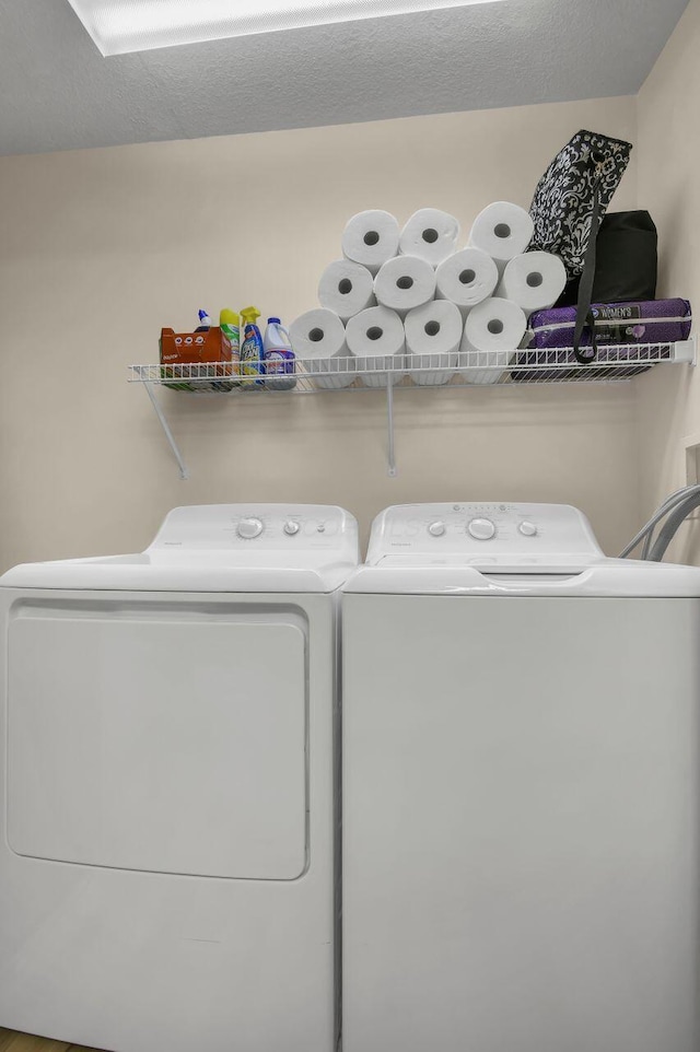 1324 Hillview Cir W, Newark, OH 43055 - clothes washing area featuring laundry area and washing machine and dryer