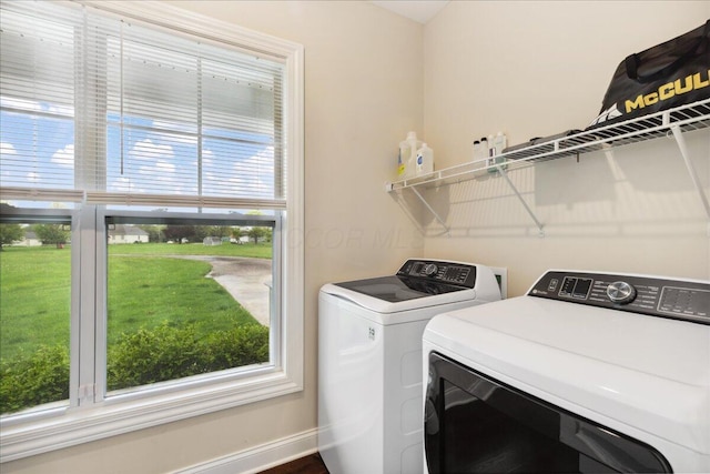 laundry area featuring washer and clothes dryer and baseboards