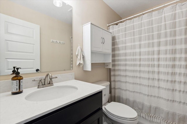 full bath featuring toilet, vanity, and a shower with curtain