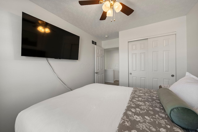 1479 Brookforest Dr, Columbus, OH 43204 - bedroom with ceiling fan, a closet, a textured ceiling, and visible vents