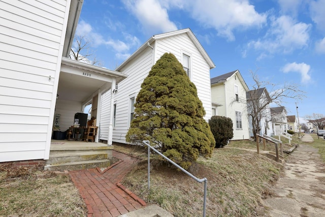 1227 E Chestnut St, Lancaster, OH 43130 - view of side of property with a residential view